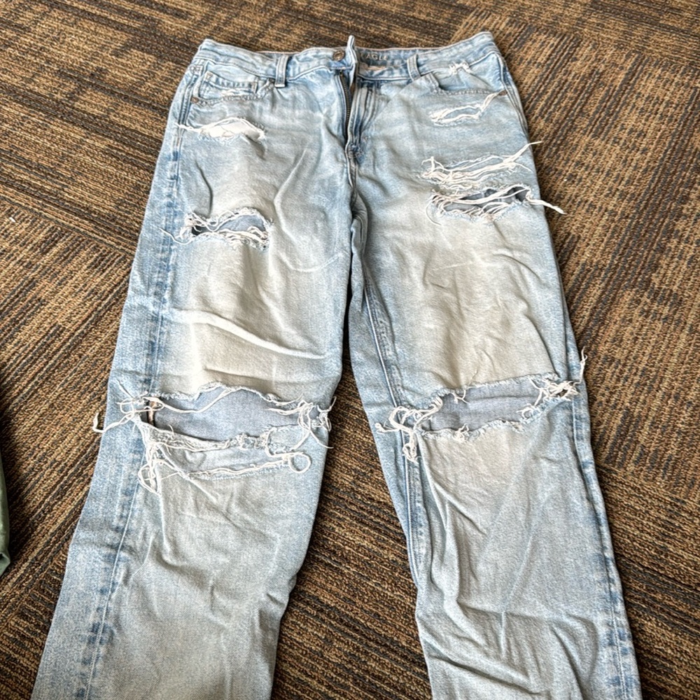 American Eagle Distressed Jeans